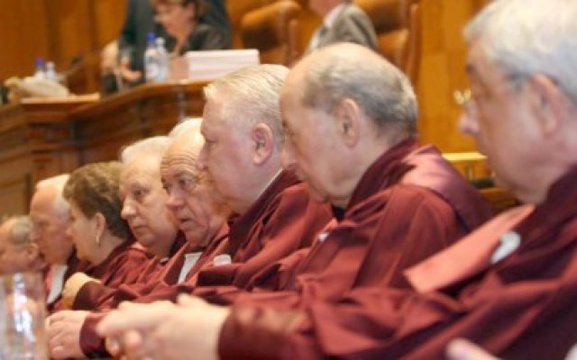 Legea descentralizării instituţiilor statului, contestată la Curtea Constituţională